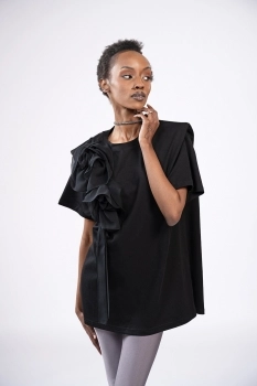BLACK T-SHRITS