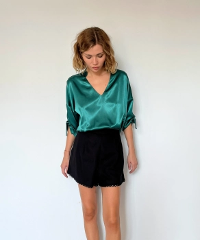 GREEN TOPS